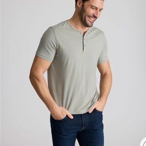 Untuckit EcoSoft Short-Sleeve Henley XL NWOT Military Green